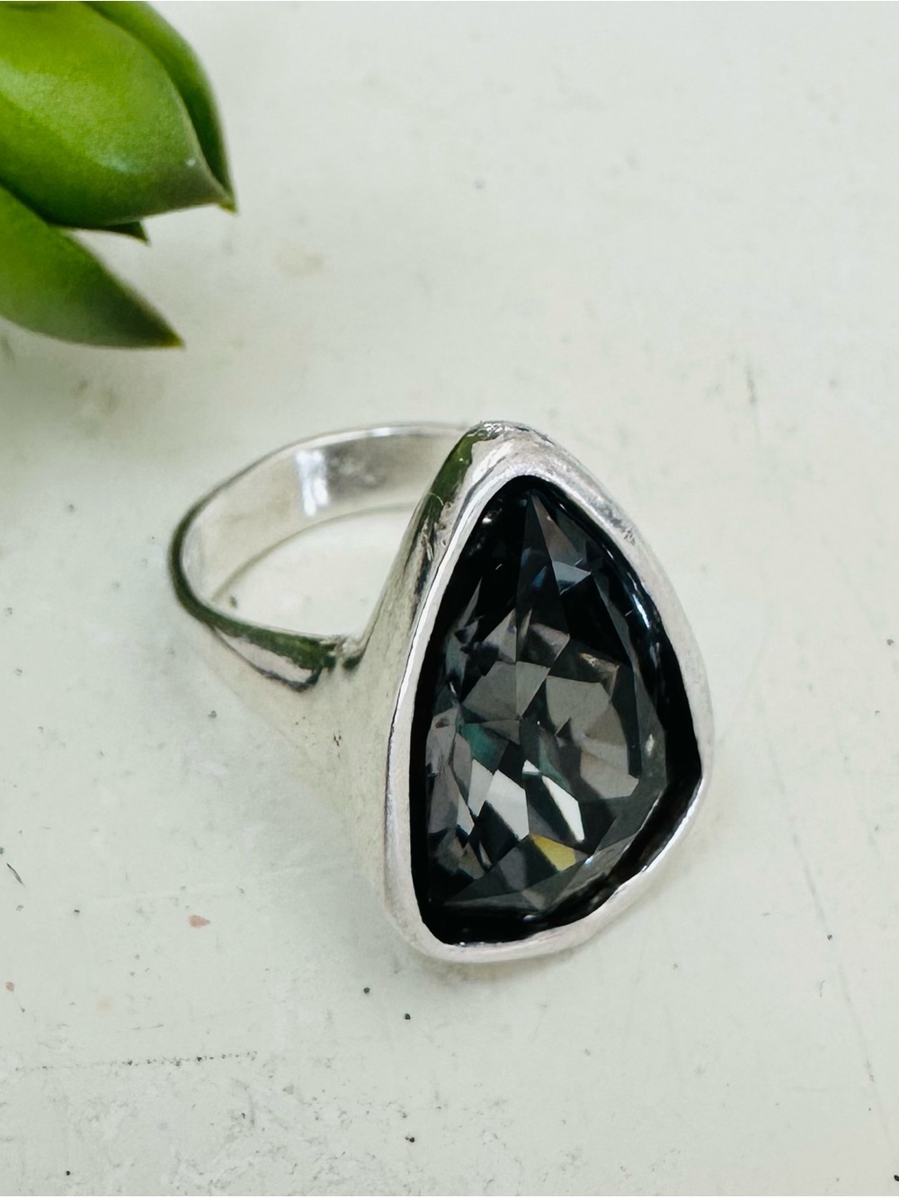 UNO de 50 Silver Ring with Black Teardrop Crystal
